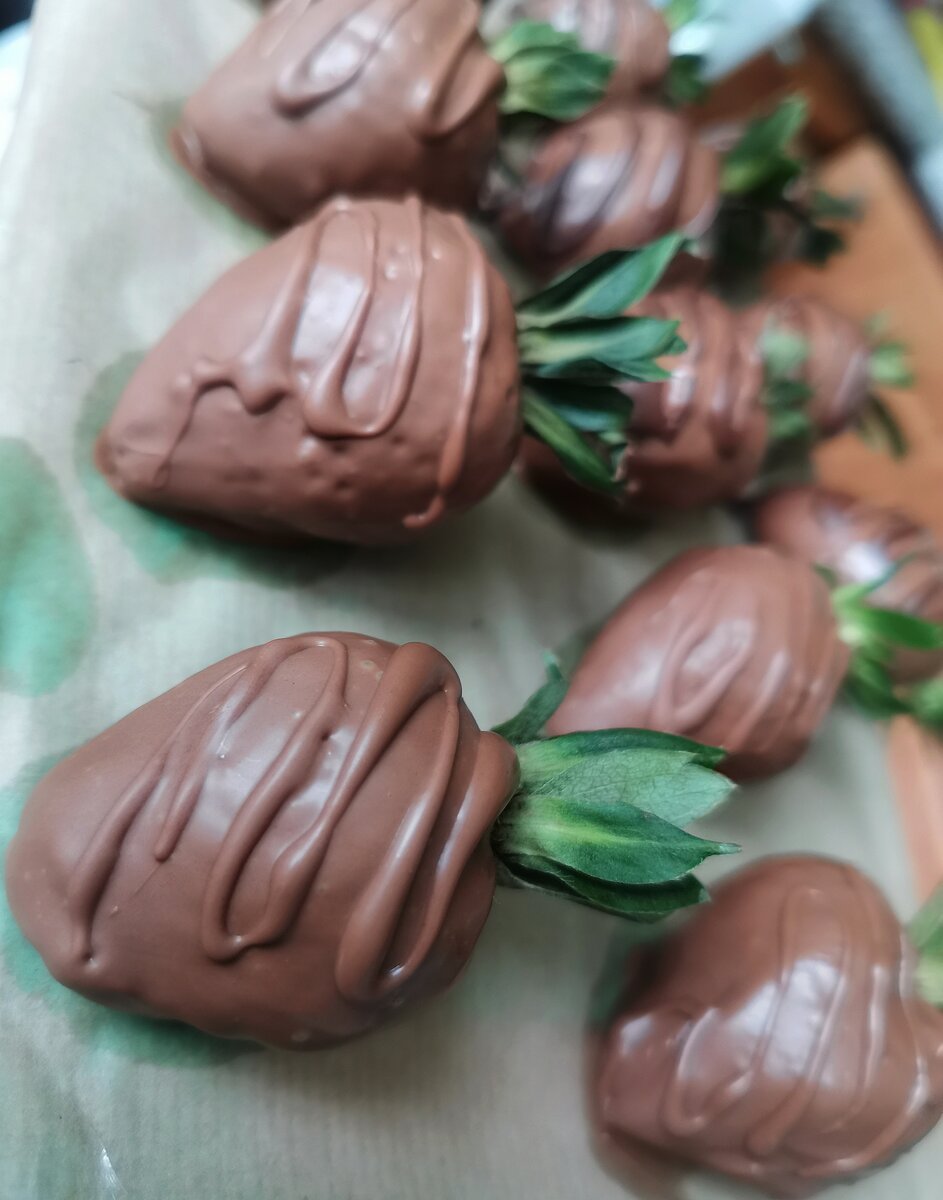 Факт: В народной медицине клубнику рекомендуют употреблять при головных болях, так как в неё содержатся в небольших дозах те же вещества, что и в аспирине.