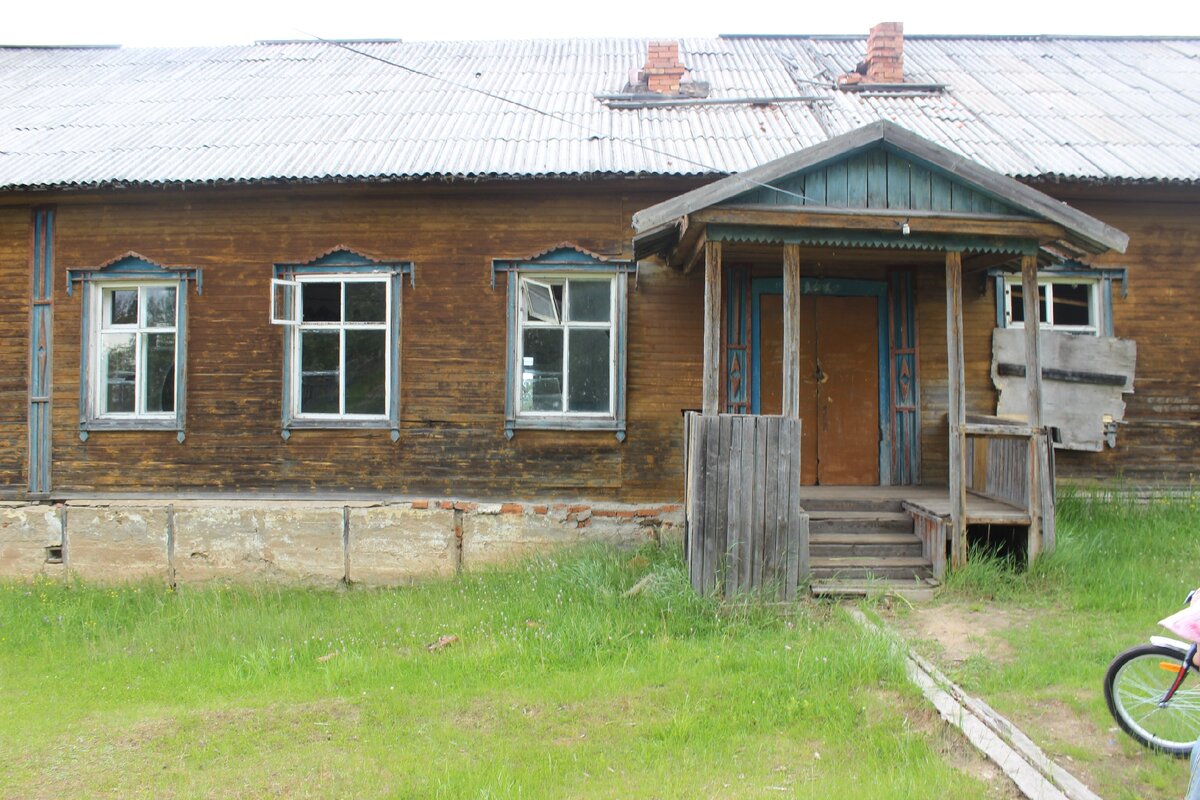 Бывшие школа-детсад-библиотека-клуб Новоипатово