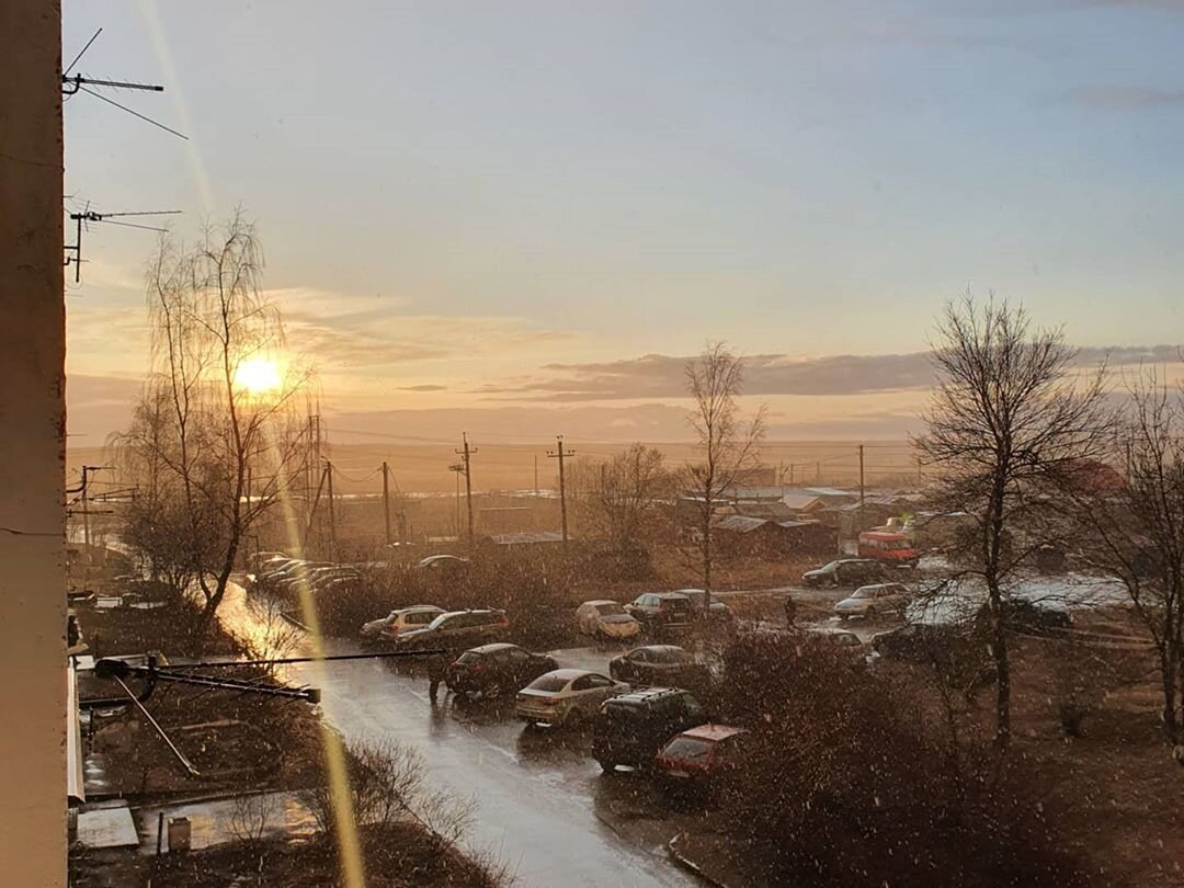 Снег в середине весны, ЭХ, Питер...