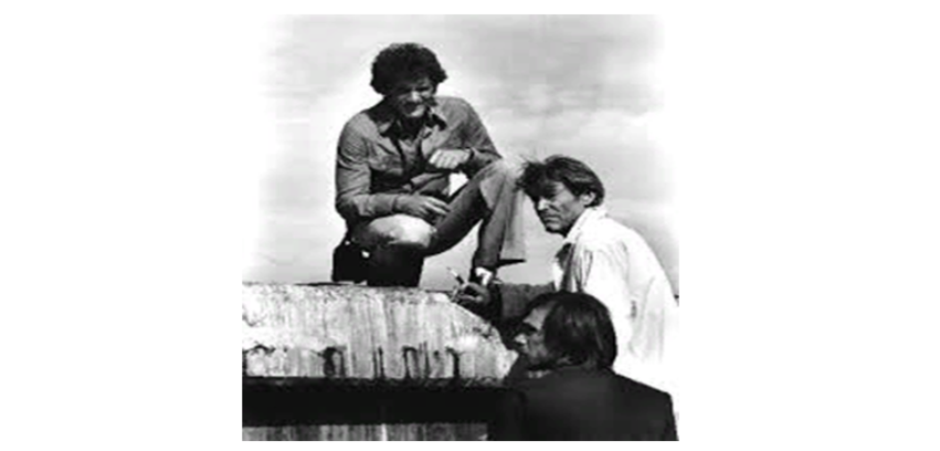 Фото со съемочной площадки фильма “Трюкач” (1980). Слева направо: Ричард Раш, Стив Рэйлсбек, Питер О'Тул