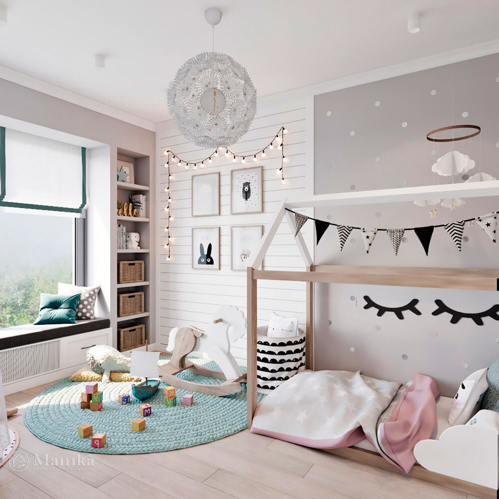 Просторная игровая зона в детской комнате