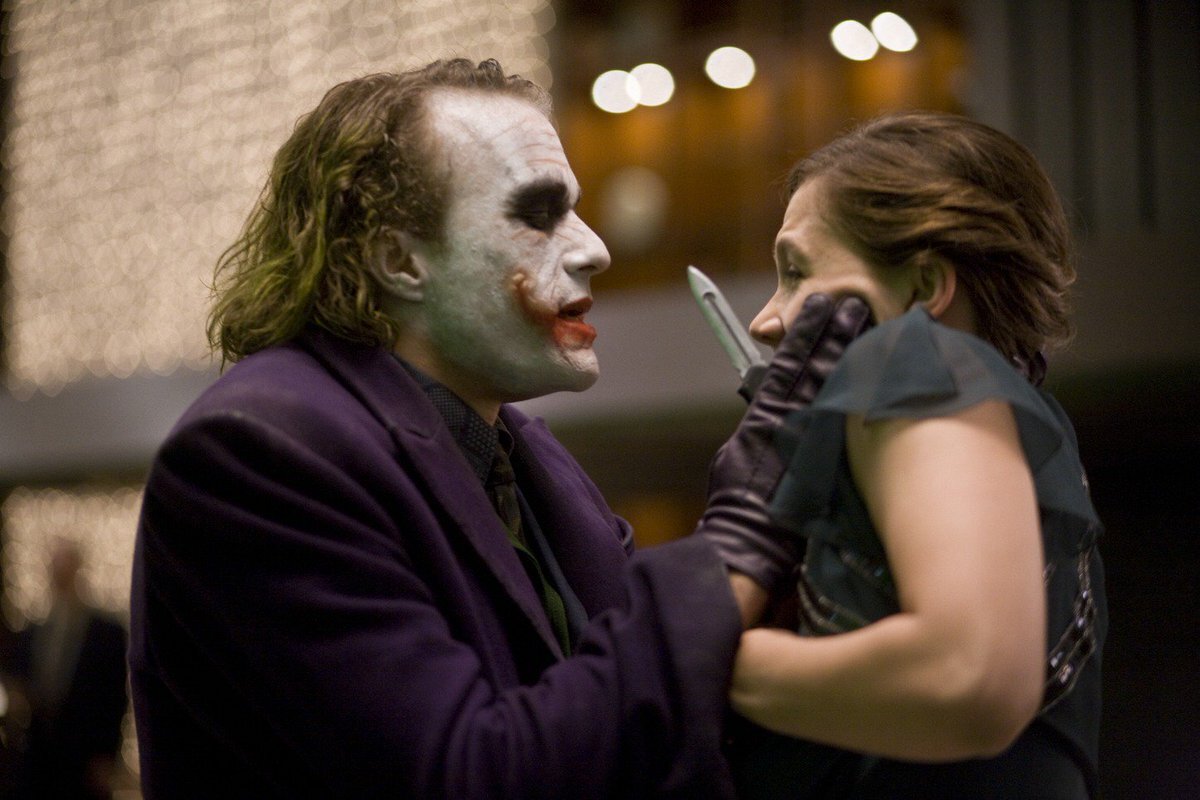 "Why so serious? Let's put a smile on that face!" - некоторые кадры обладают звуком, как говорится