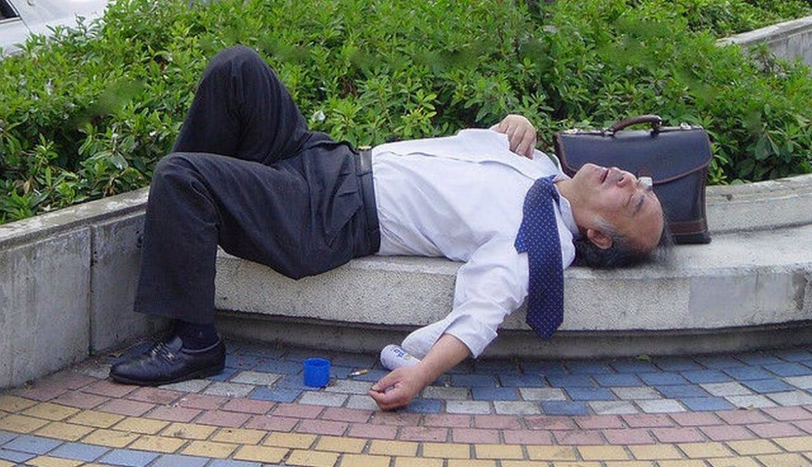 Пьяный спит 