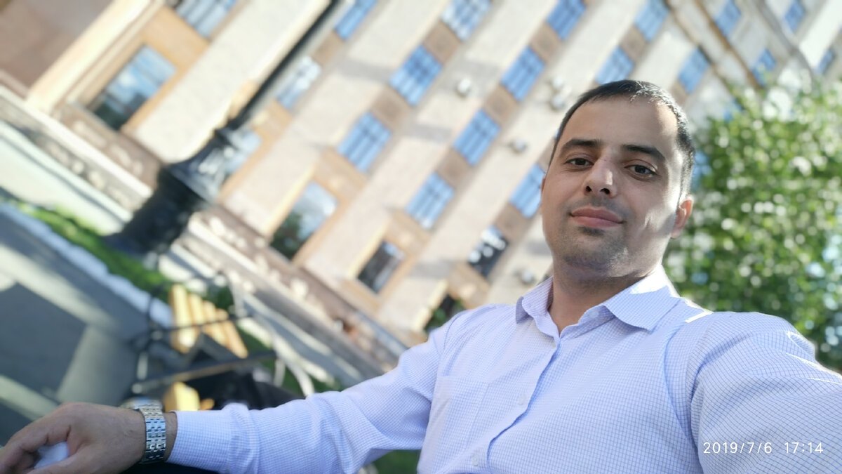 Аспирант Шахбоз  Шарифович Кодиров,     уроженец столицы Таджикистана – Душанбе. Сейчас он трудится над   кандидатской диссертацией под руководством видного ученого, доктора     технических наук, профессора, ректора ЮУрГУ Александра Леонидовича Шестакова.