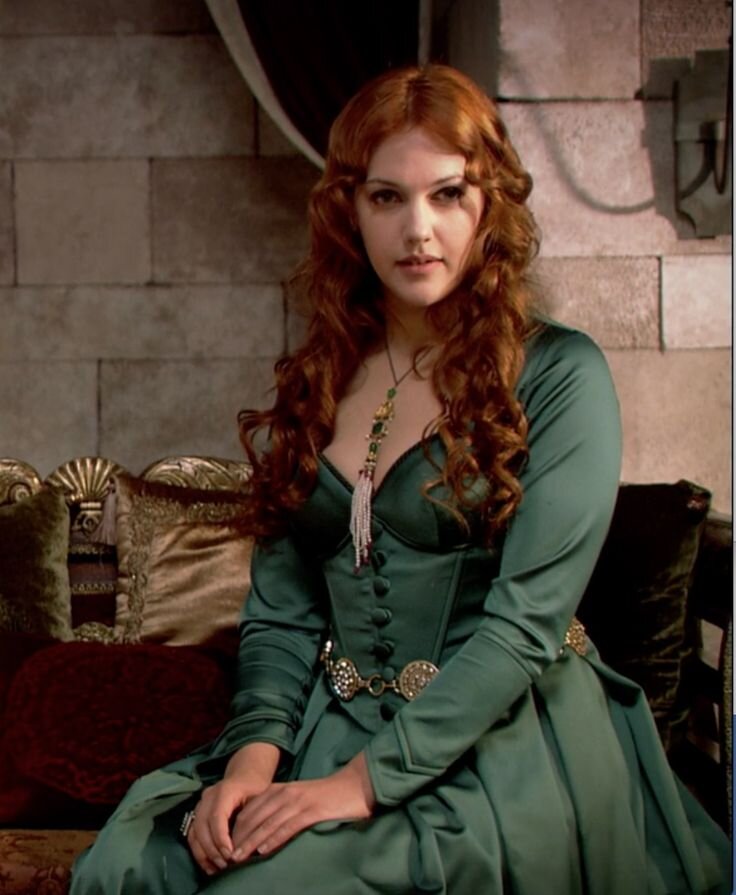 Листайте по стрелочке. Кадры из сериала.