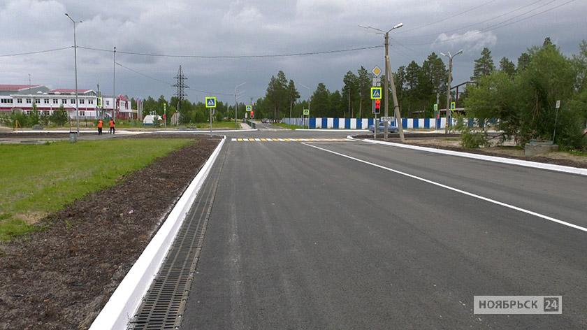 Автодорога ноябрьск. Ноябрьск дороги. Дорога на Ноябрьск. Казань Ноябрьск. Ноябрьско дорога у администрации.