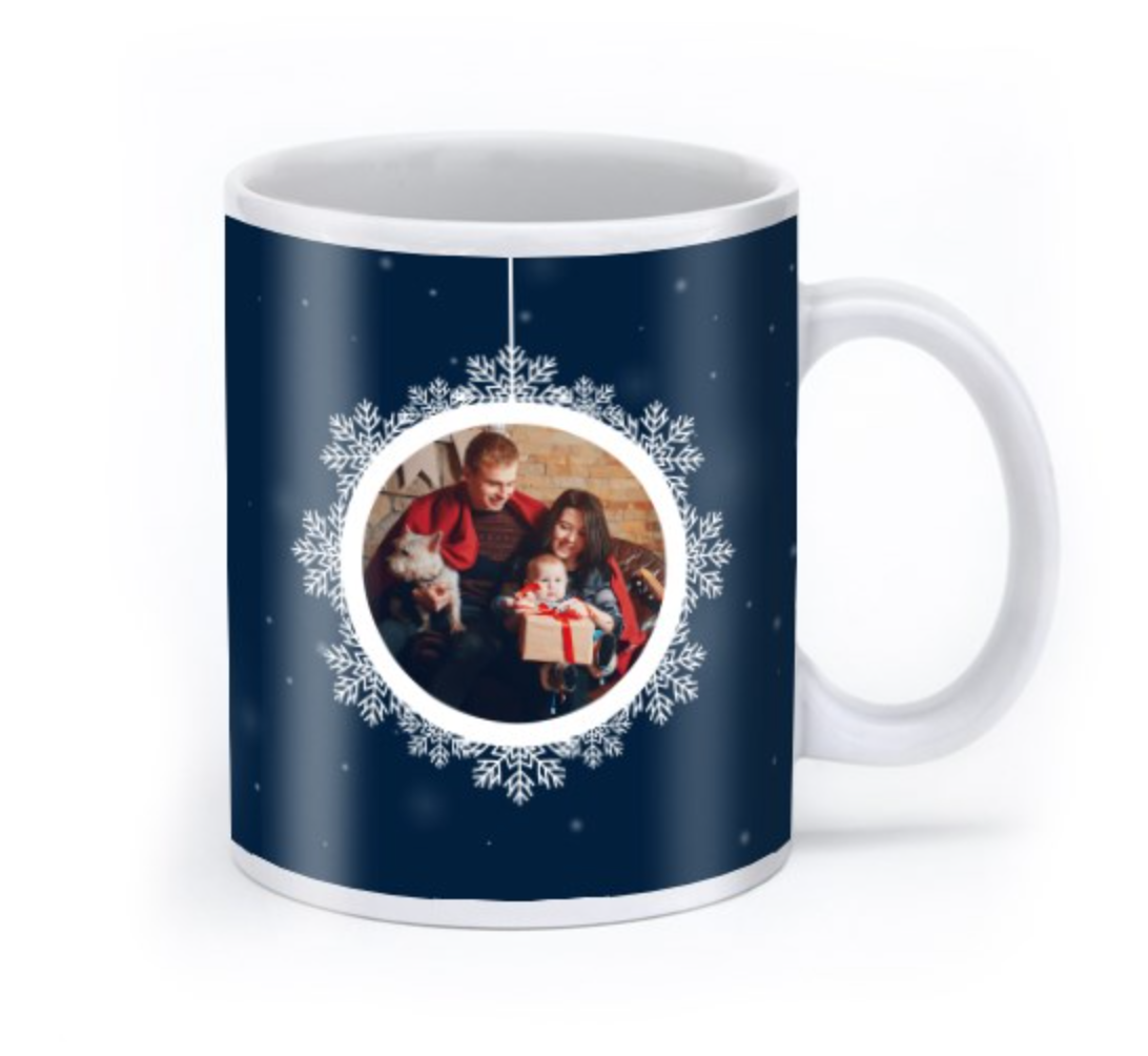 новогодний подарок в кружке. кружка в подарок мужчине на новый год. прикольные кружки на новый год. кружки для любимого. прикольные новогодние кружки.