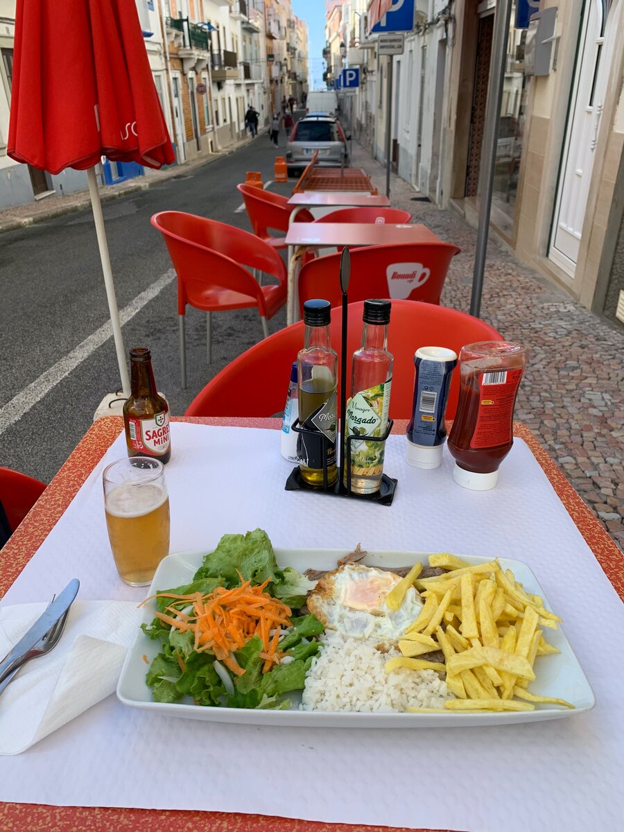 Где-то на улицах маленького города Назаре