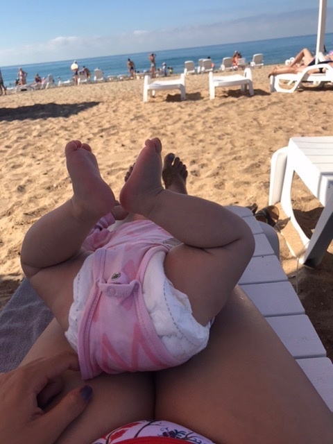 Лежим в теньке 