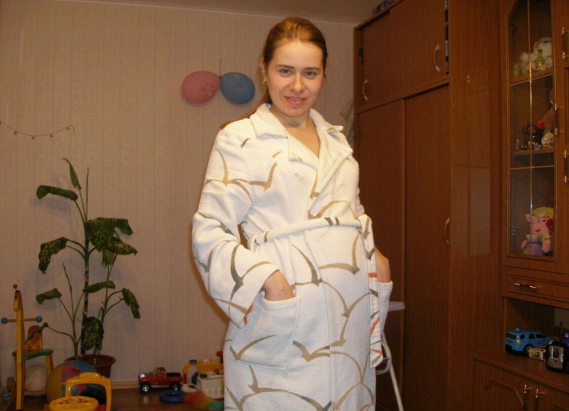 Жена в одном халате