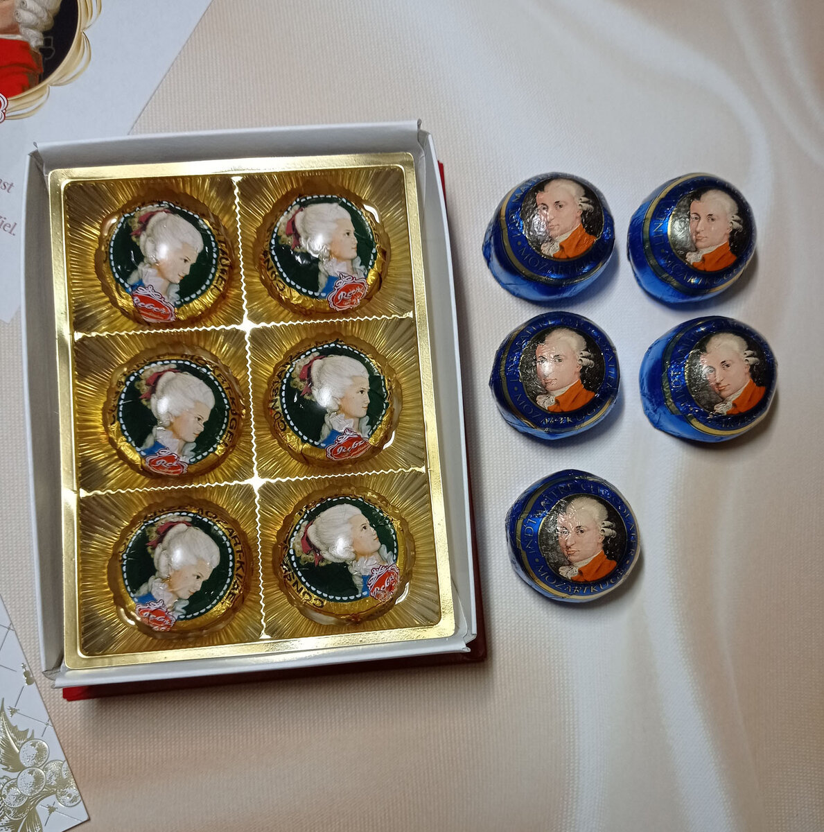 конфеты Моцарт Kugeln в молочном шоколаде VS конфеты Lindt  в коллаборации с Моцартом