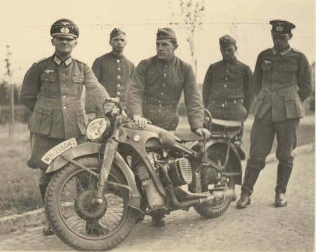 Военный мотоцикл «BMW R-12» без люльки