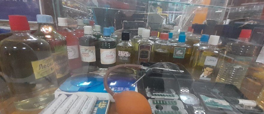 Вот они -  флаконы нашей молодости. Фото: автора.