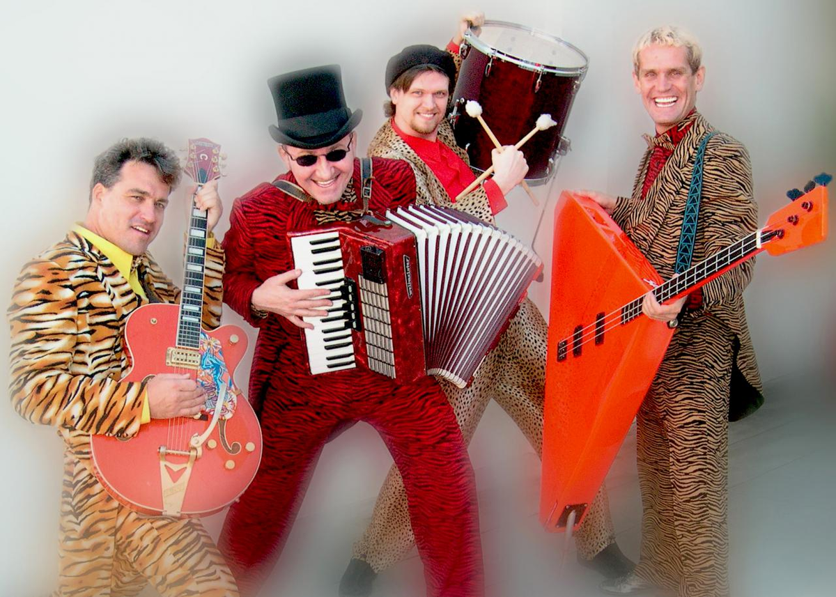 Песня красный рок. Группа ред элвисес. Red Elvises Шестиструнный Самурай. Red Elvises - 30 Greatest Hits.