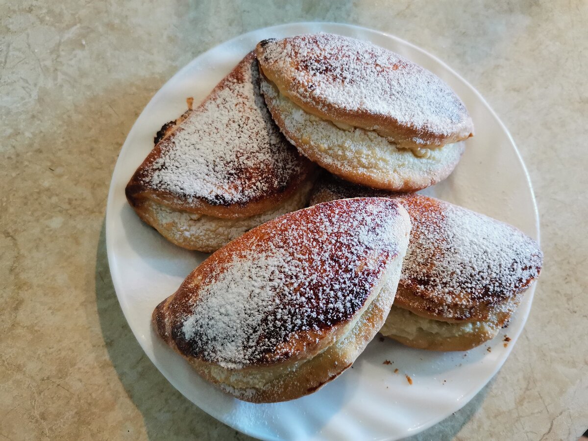 Домашние сочники с творогом. Сочники с яблоками. Сочники дзен. Сочник с творогом татар. Сочник с творогом магнит.