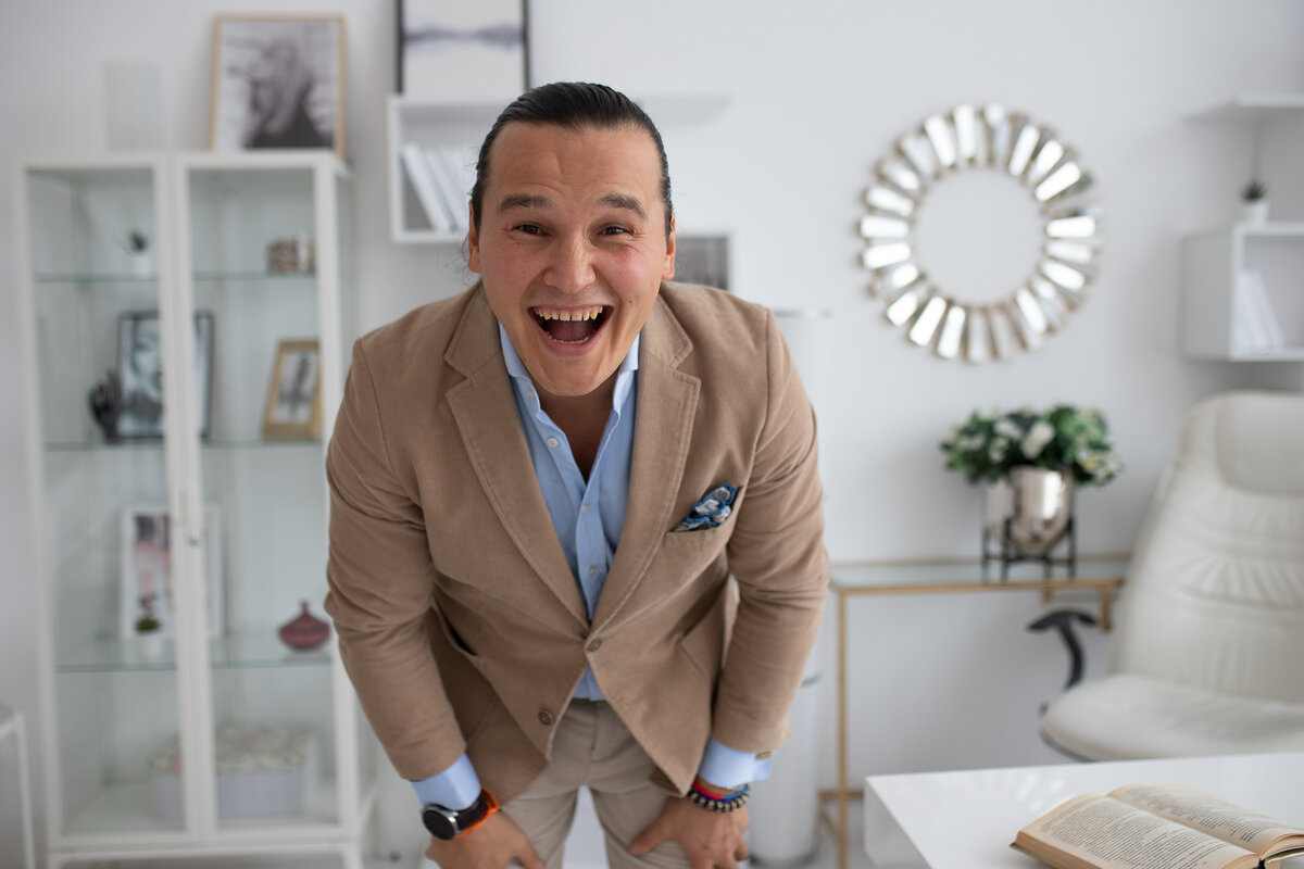 Амбассадор Йоги смеха в России Митя Ефимов