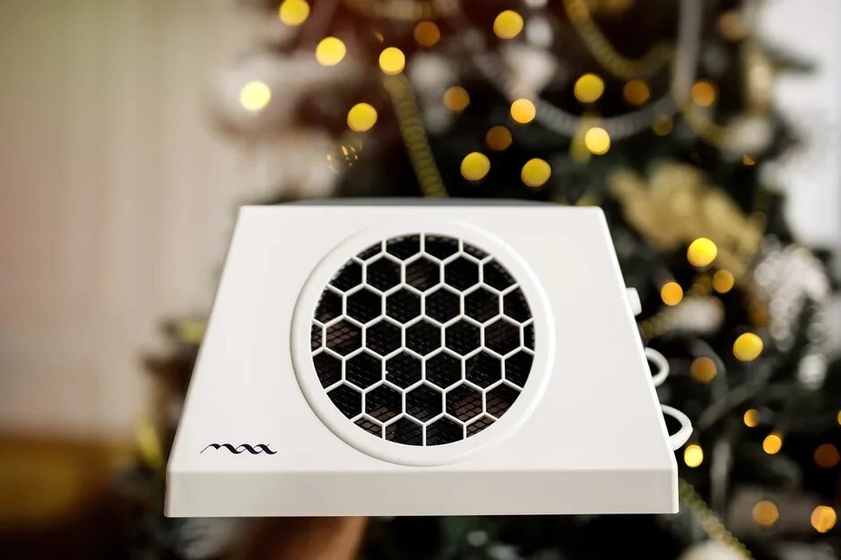 На фото маникюрный пылесос МАХ Ultimate 6