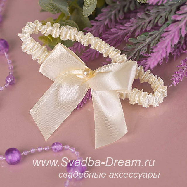 Узкая подвязка невесты