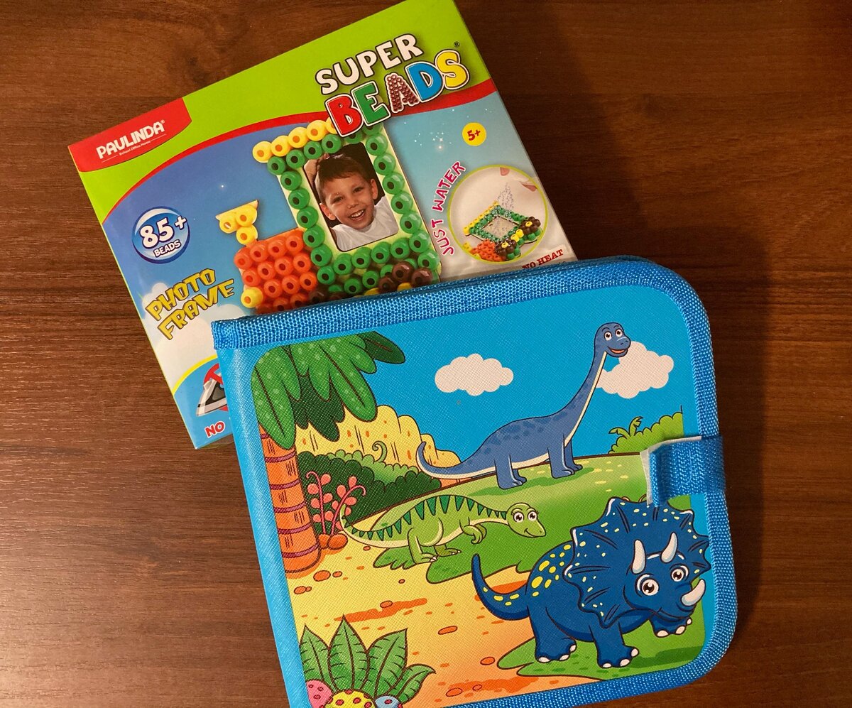 Фоторамка, которая склеивается водой и книжка-раскраска многоразовая