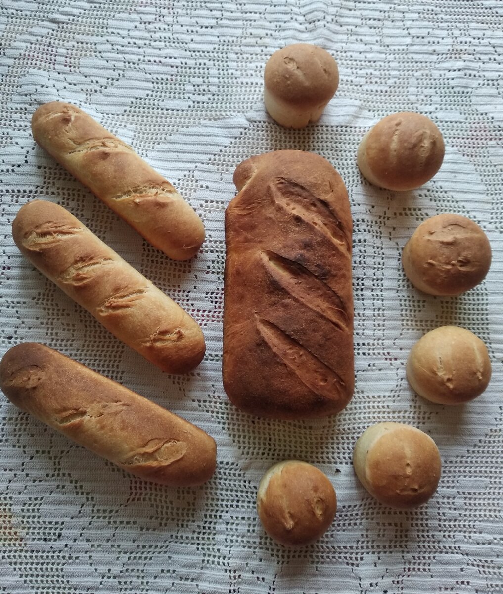 Хлеб на пшеничной закваске... Он не просто вкусный, от него еще и не поправляются, ну, конечно, если не есть его тоннами ))