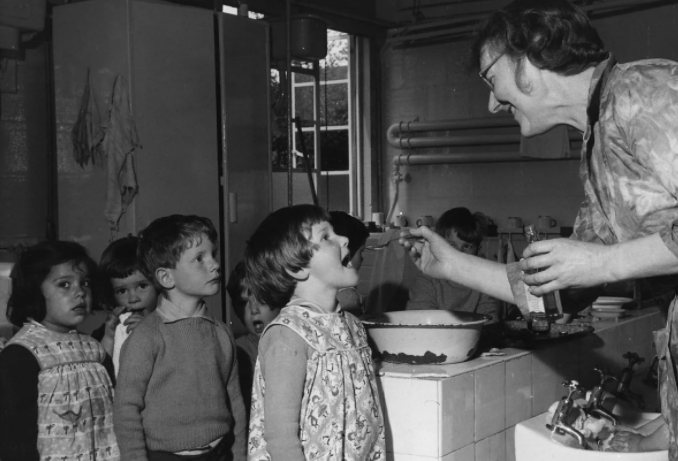 Советским детям надлежало быть здоровыми: им еще коммунизм строить.