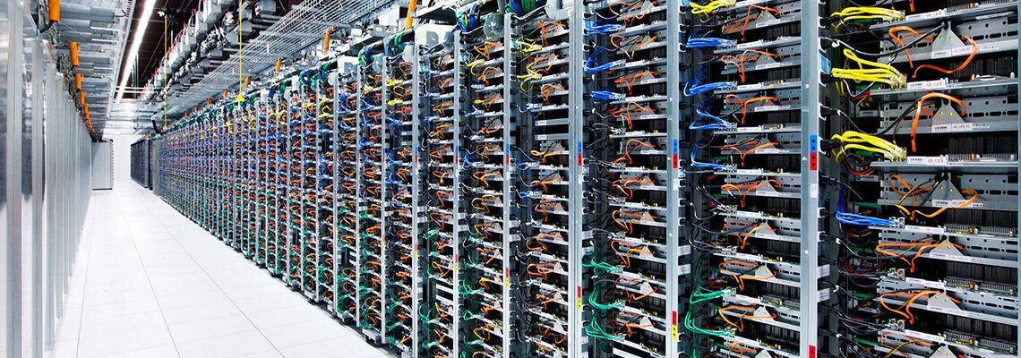 Сервера в распределённом центре. hektabyte.com