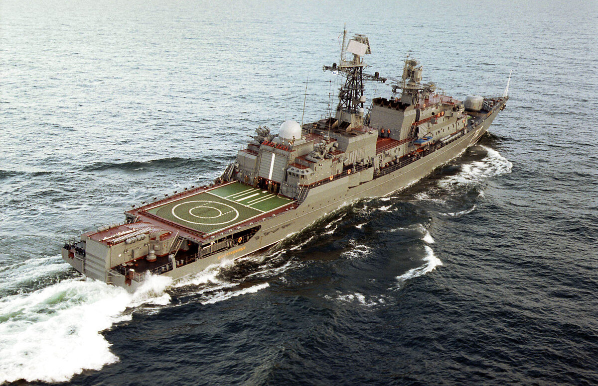 «Неустрашимый» (СКР 712) - сторожевой корабль  (по классификации NATO -фрегат), первый построенный из кораблей проекта 11540 «Ястреб»