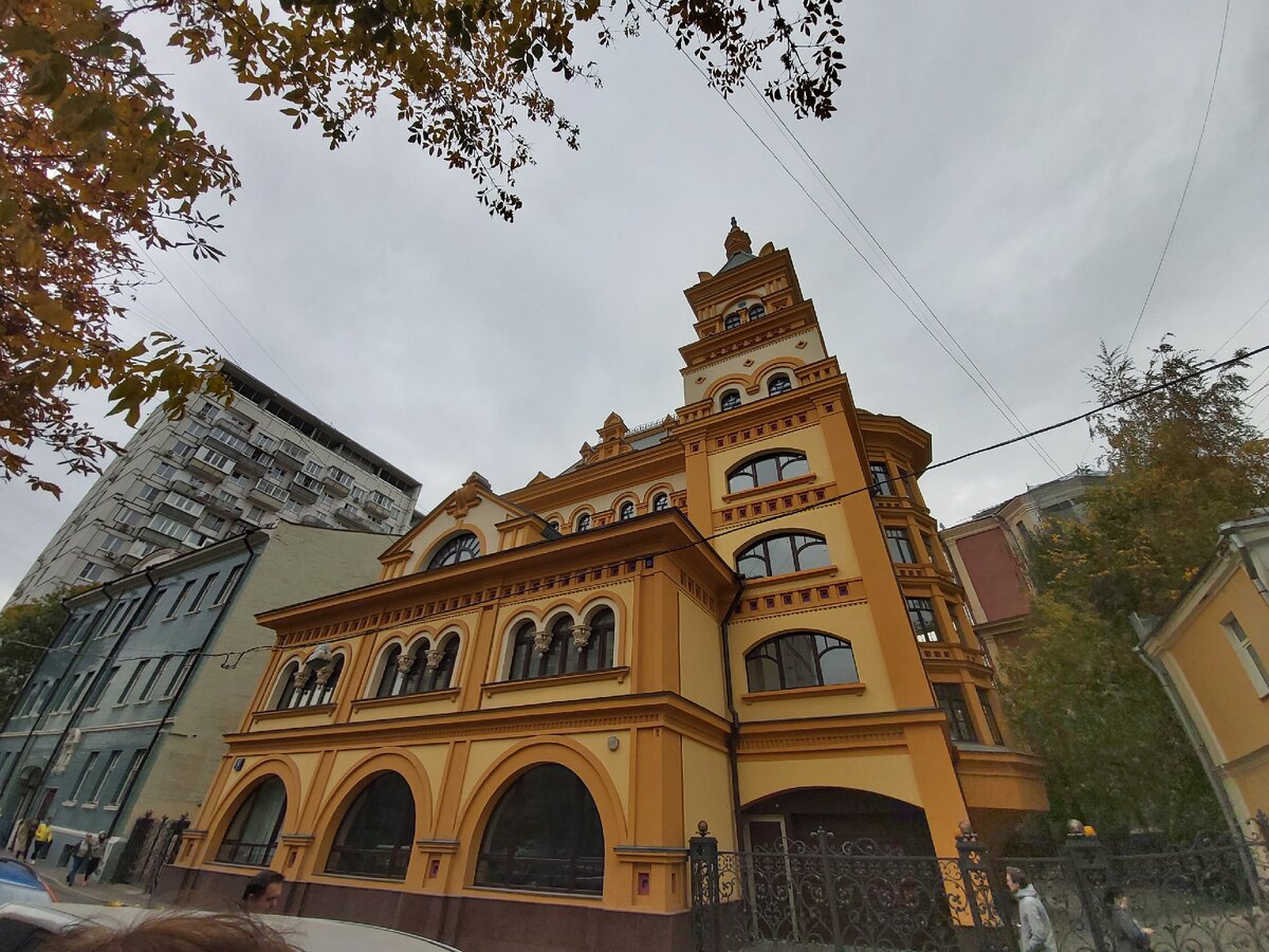 Дом-терем, в котором никто никогда не жил 