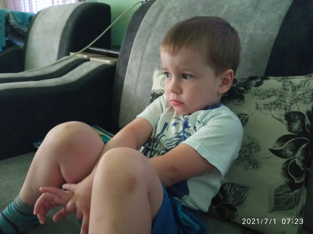 7:20 утра. Вадим собирался в детский сад и решил, что он не хочет больше быть красивым