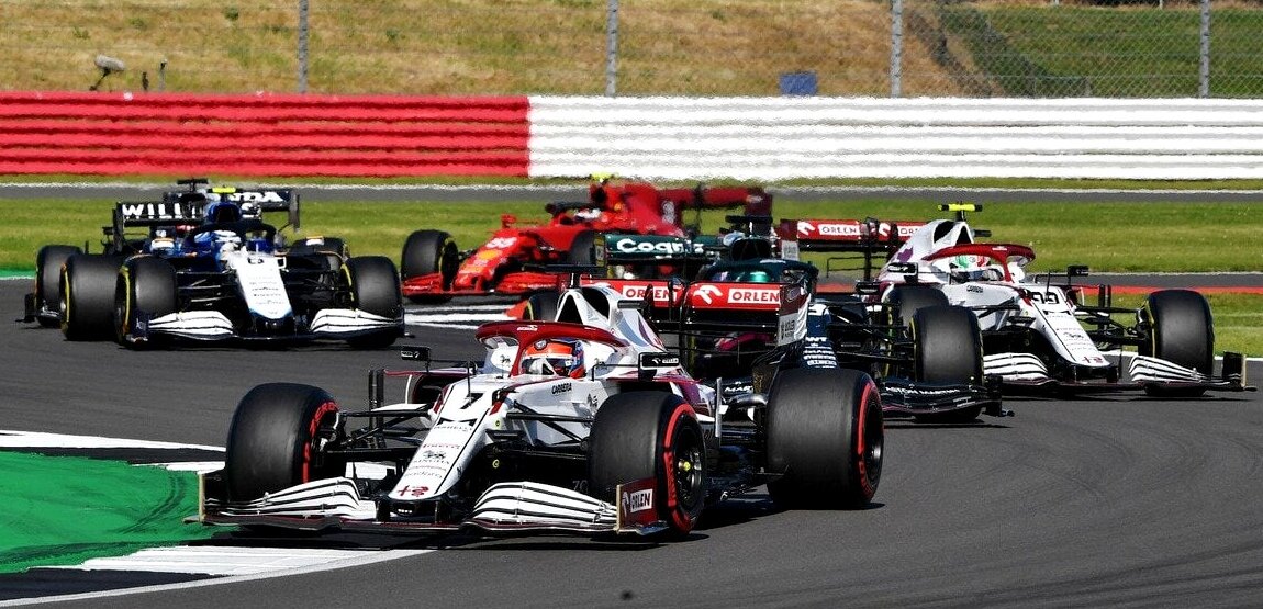 Плотная борьба в спринтерской гонке Гран-при Великобритании 2021