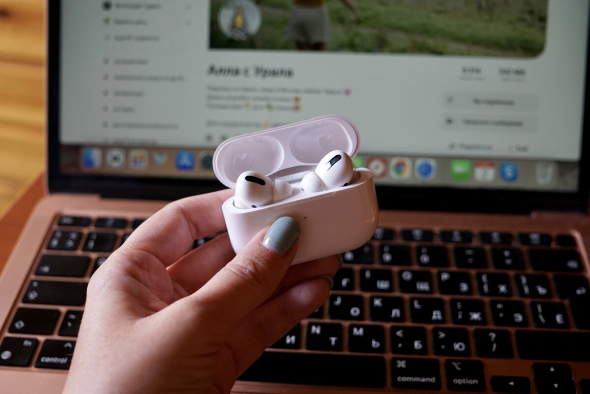 К кейсу хочу купить чехол с карабинчиком, чтобы прицеплять к сумке и не терять.