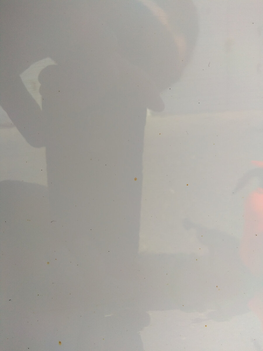 Очень большое кол-во вкраплений, которые со временем портят ЛКП авто