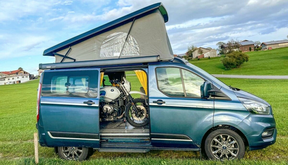 Новый фургон Ford Transit Camper вмещает многое в своем небольшом  пространстве. | АВТО_БЛОГ | Дзен