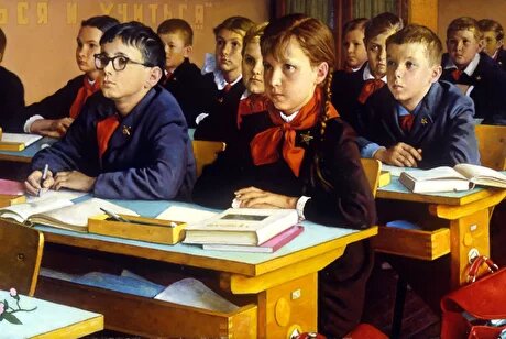 Советская школа: выделяться означает страдать