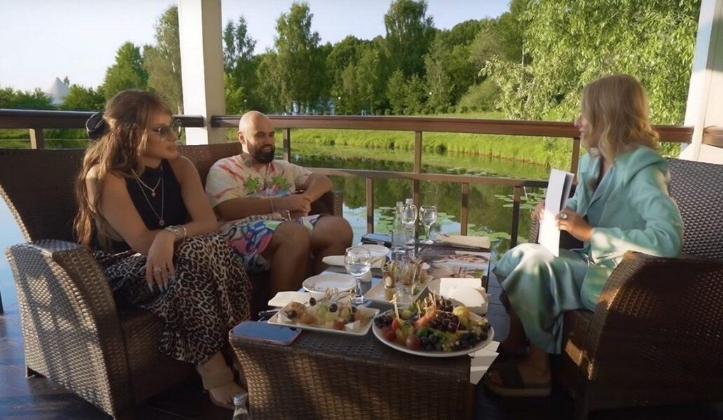 Смотрите новый выпуск шоу на YouTube-канале Ксении Собчак