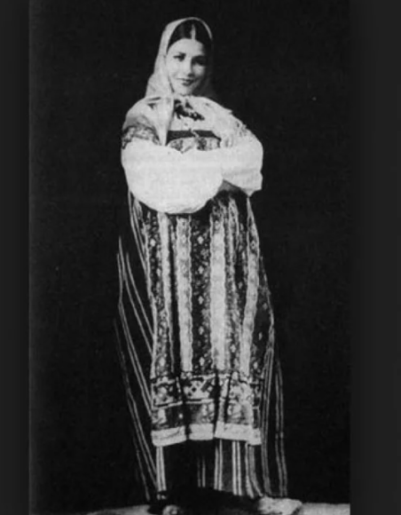 Лидия Русланова в юности