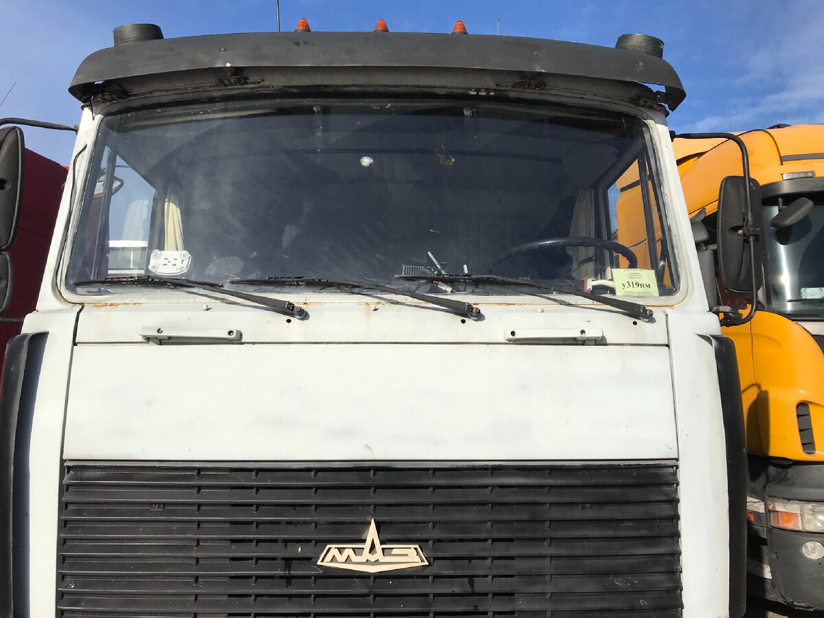 Родные форсунки омывателя лобового стекла. Фото Тищенко 