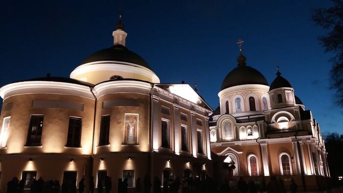 Фото из последней поездки. Подсветка в храме изумительная. Из личного архива автора канала. 