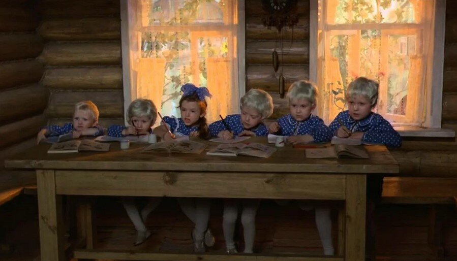 Если есть народное кино, то к нему в первую очередь относится фильм "Афоня". Комедия про обычных людей, которыми мы и являемся. А сколько там фраз, ушедших в народ!-3