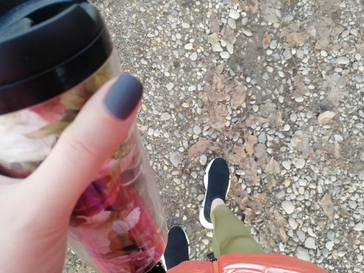 И даже слегка голые щиколотки не мёрзнут!