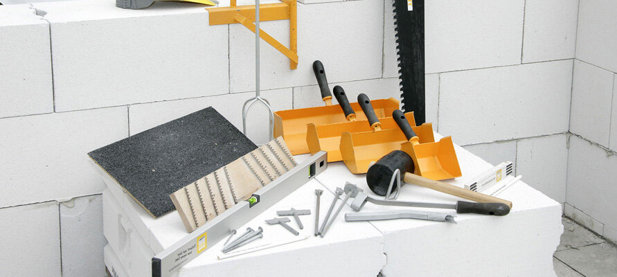 Необходимые инструменты при работе с газоблоком