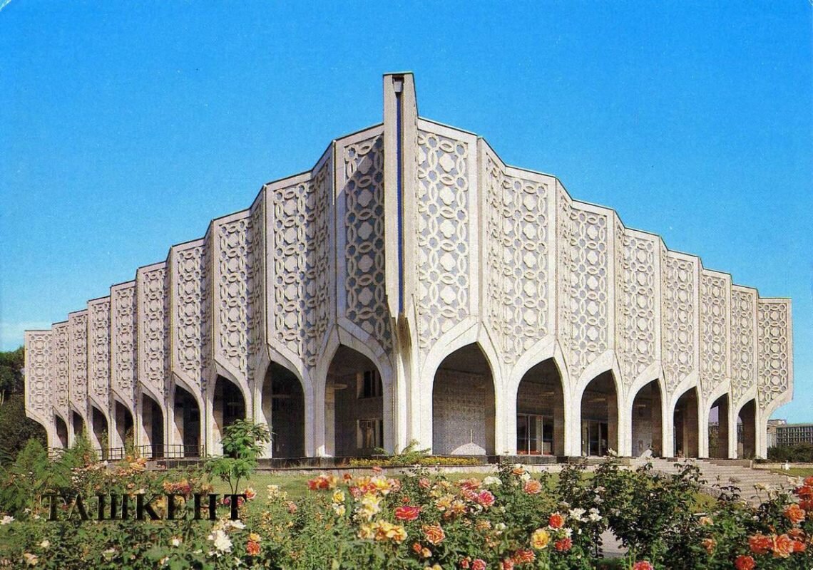 Из личного архива серия открыток о Ташкенте.