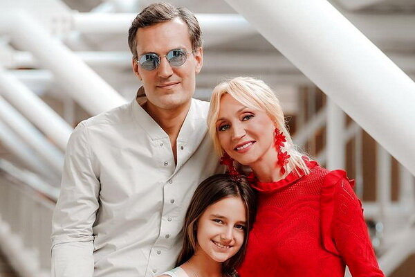 «С мужем нереально повезло!» - Кристина Орбакайте в честь 44-летия супруга порадовала яркими ФОТО