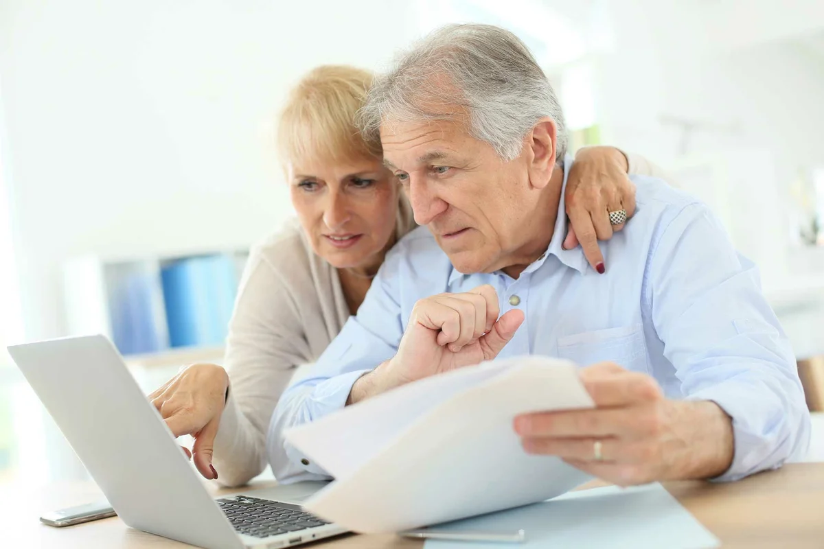 Пенсионное страхование новое. Пенсионеры. Пожилые люди. Пенсионер по старости. Пенсионное обеспечение пожилых людей.