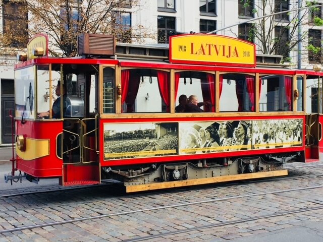 Да это не Варна, а Латвия, но скажите какой раритетный трамвайчик?