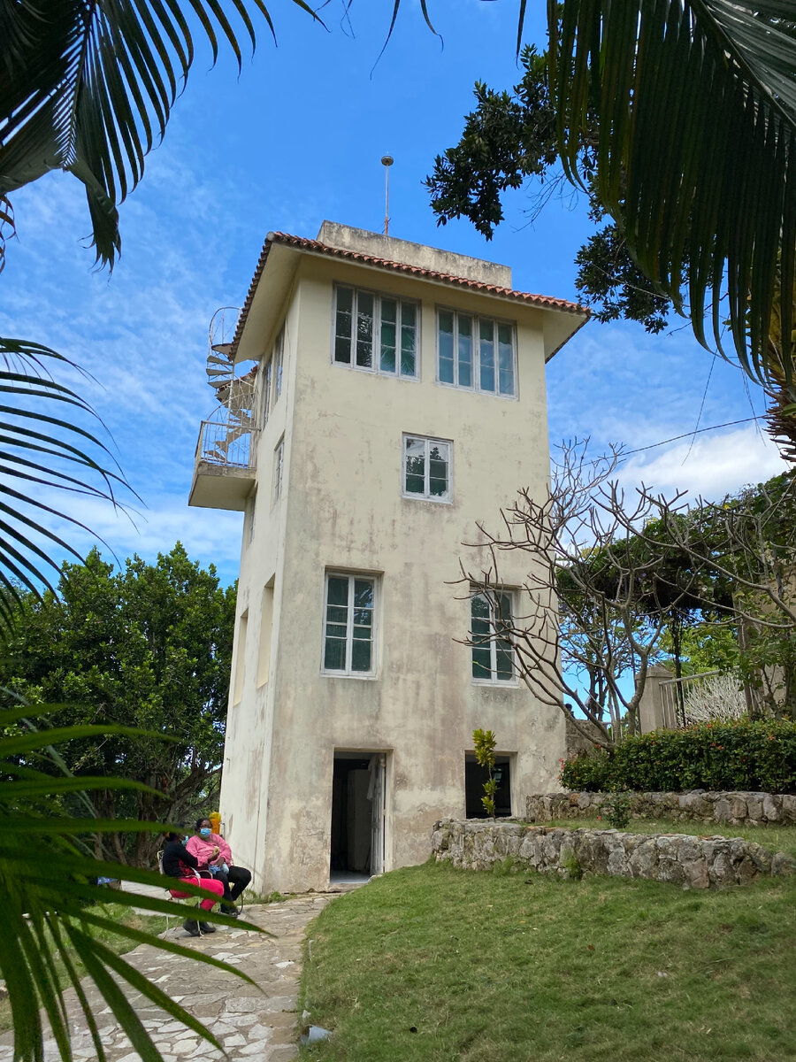 Построенная Хемингуэем 12м башня-маяк