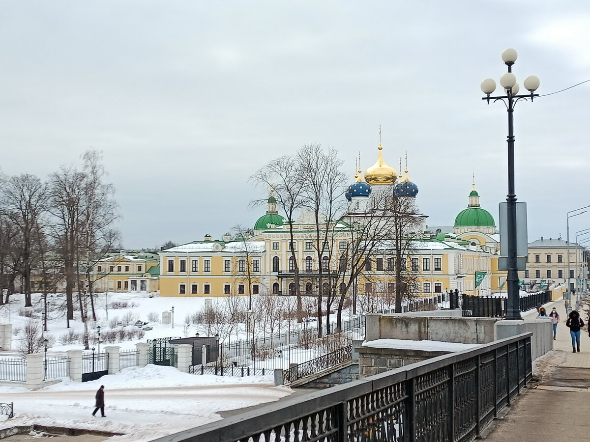 Стоит ли ехать в Тверь зимой, когда холодно, мокро и дует в лицо? | Лис с  лисятками в движении | Дзен