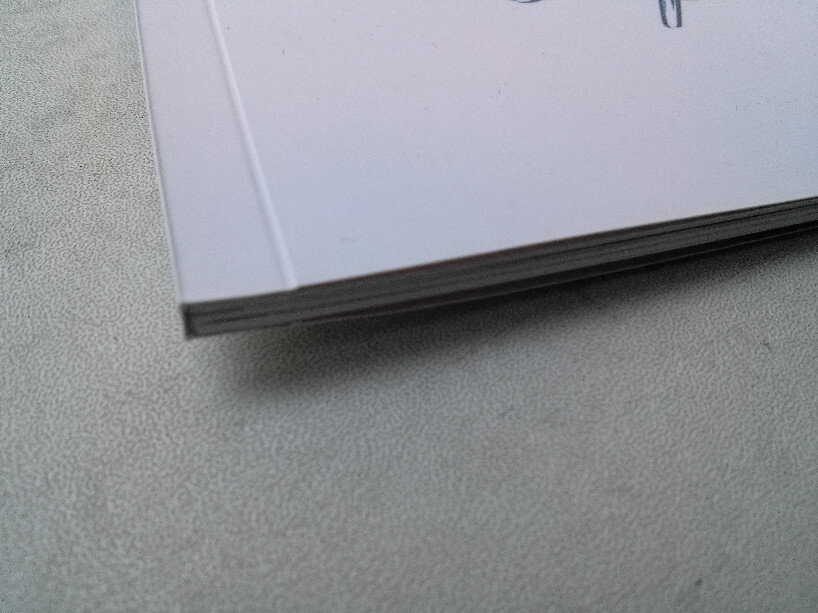 Так выглядит корешок брошюры на склейке