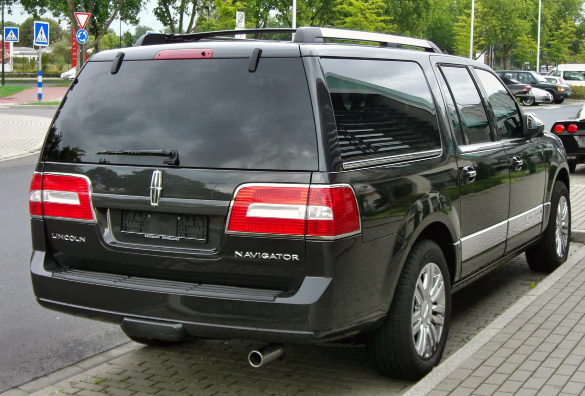 Посмотрите на автомобиль. Он действительно впечатляет.