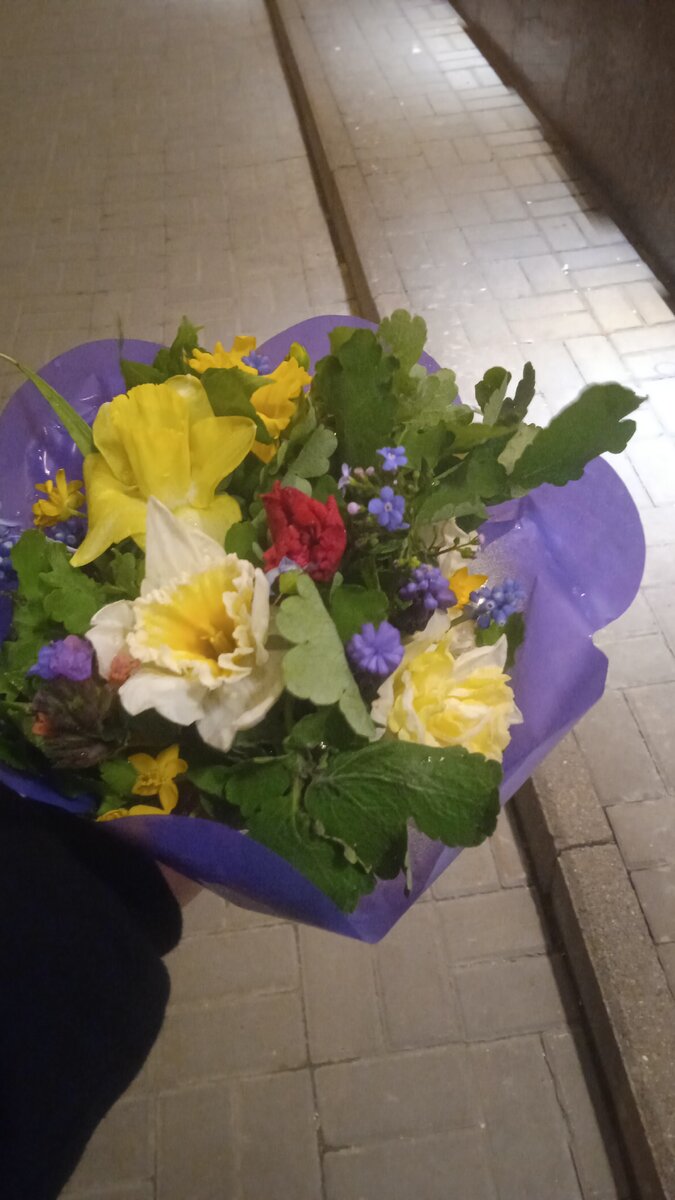 Сама себе на 9 мая. Вроде и 150 р, мелочь, а так глаз радуют уже 3 день